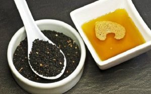 خواص سیاه دانه و عسل