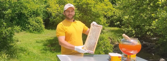 عکس عسل باموم طبیعی کوهدار میلاد اظهر